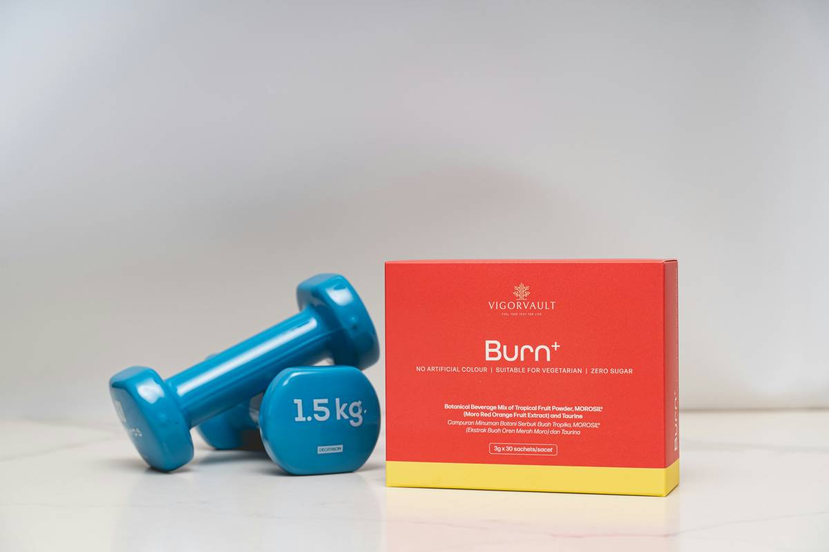 Metabolism FAQs illustrated with l-carnitine molecular structure and fat burning process